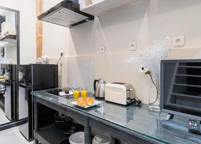 Refait A Neuf A Montorgueil - 2 *