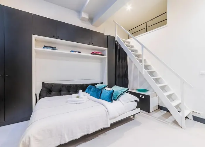 Refait A Neuf A Montorgueil - 2 *